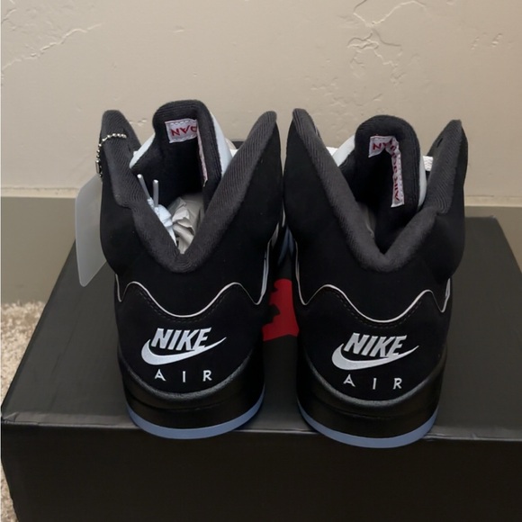 Jordan 5 Retro OG Black Metallic - Picture 2 of 8